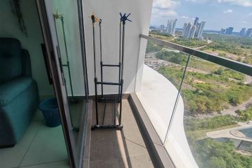 The M @ Medini Macrolink