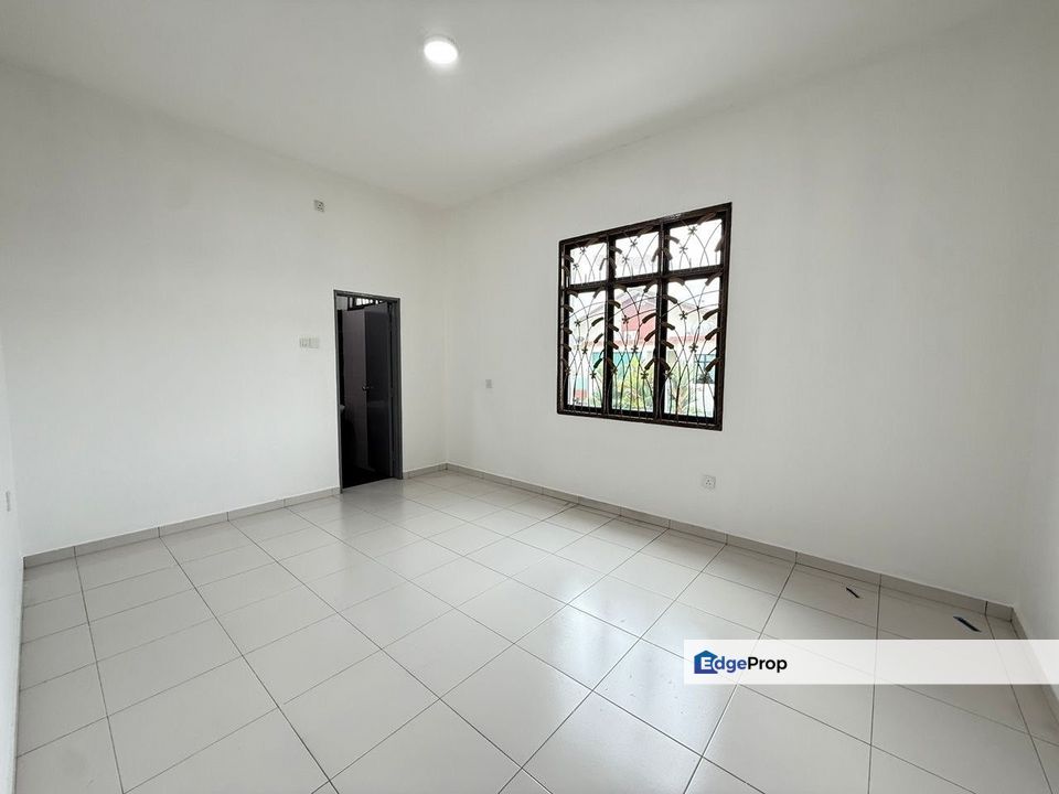 Taman Mutiara Mas Cluster House For Sale, Johor, Skudai