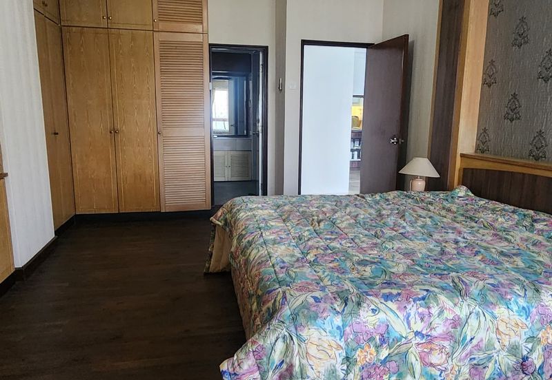 Spring & Summer Villa