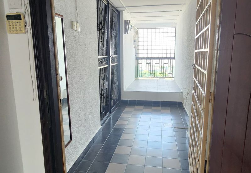 Spring & Summer Villa