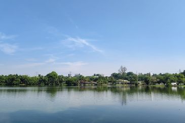 Spring & Summer Villa