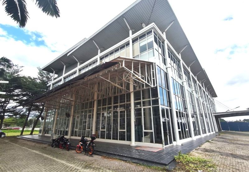 3 storey Stand Alone Building, Setia Alam, To Let