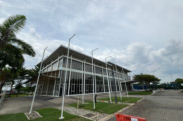 3 storey Stand Alone Building, Setia Alam, To Let