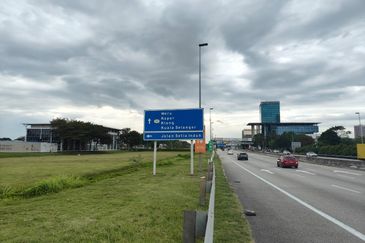 3 storey Stand Alone Building, Setia Alam, To Let