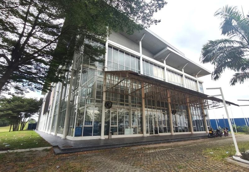 3 storey Stand Alone Building, Setia Alam, To Let
