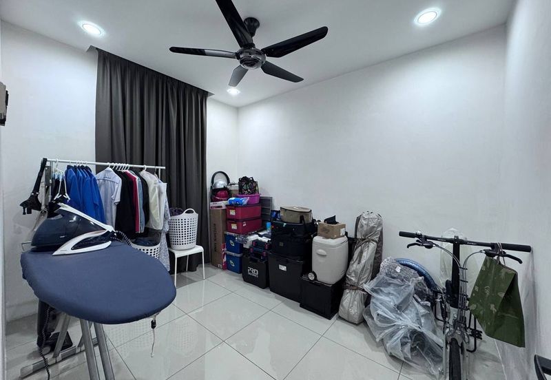 Strata Ready, Freehold, Bumi Lot, Vista Sri Tanjung Apartment, Semenyih, Selangor, For Sale