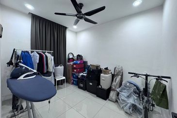 Strata Ready, Freehold, Bumi Lot, Vista Sri Tanjung Apartment, Semenyih, Selangor, For Sale