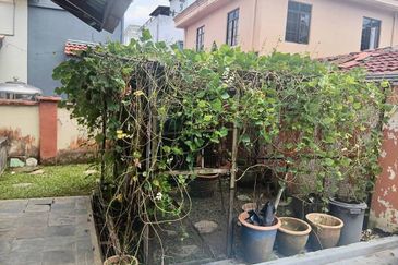 Fish Pond & Garden, 2.5 Storey Bungalow, Taman Templer Saujana, Rawang, Selangor, For Sale