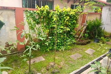 Fish Pond & Garden, 2.5 Storey Bungalow, Taman Templer Saujana, Rawang, Selangor, For Sale