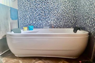 Fish Pond & Garden, 2.5 Storey Bungalow, Taman Templer Saujana, Rawang, Selangor, For Sale