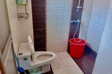 Fish Pond & Garden, 2.5 Storey Bungalow, Taman Templer Saujana, Rawang, Selangor, For Sale