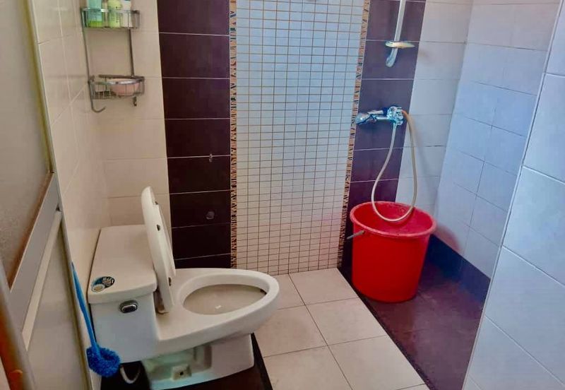 Fish Pond & Garden, 2.5 Storey Bungalow, Taman Templer Saujana, Rawang, Selangor, For Sale