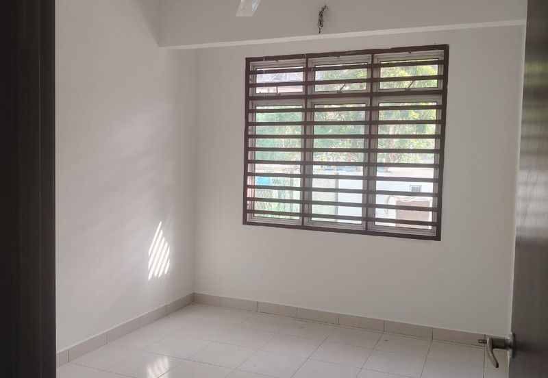 Taman Seroja, Bandar Baru Salak Tinggi