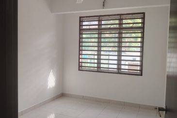 Taman Seroja, Bandar Baru Salak Tinggi