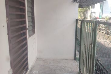 Taman Seroja, Bandar Baru Salak Tinggi