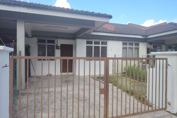 Taman Seroja, Bandar Baru Salak Tinggi