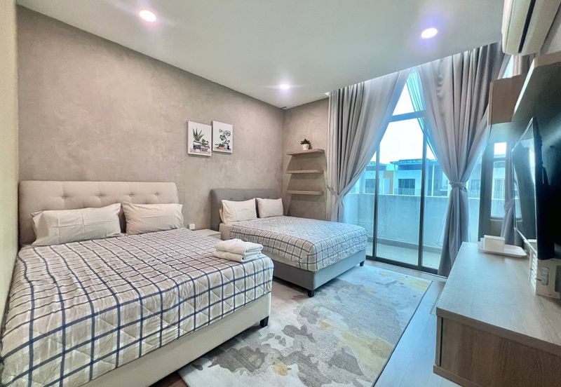 Lake Point Residence