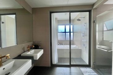 Lake Point Residence