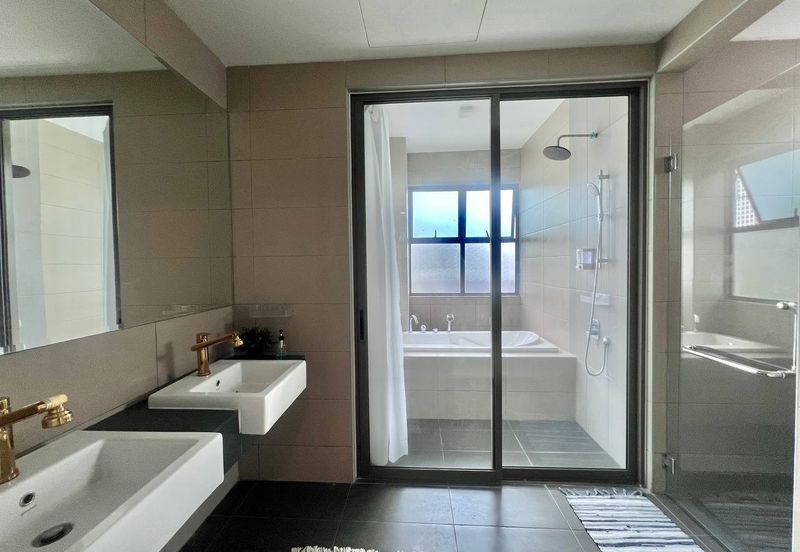 Lake Point Residence