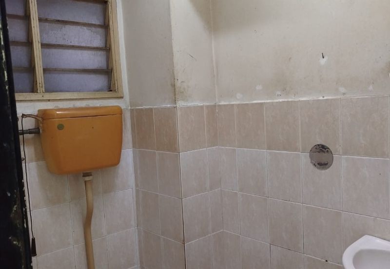 Iris Apartment, Taman Saujana Utama