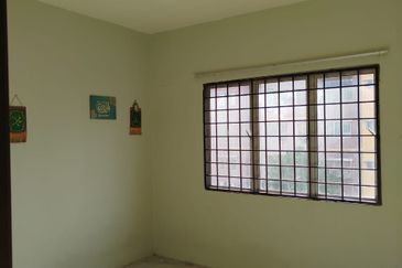 Iris Apartment, Taman Saujana Utama