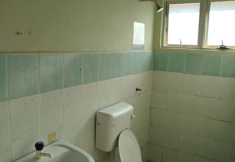 Iris Apartment, Taman Saujana Utama