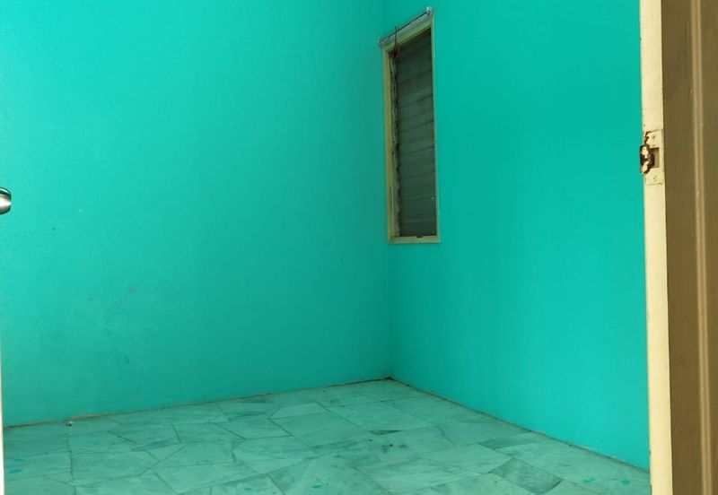 Iris Apartment, Taman Saujana Utama