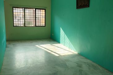 Iris Apartment, Taman Saujana Utama