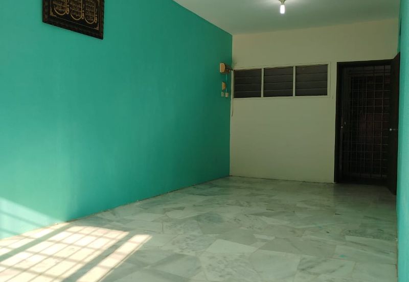 Iris Apartment, Taman Saujana Utama