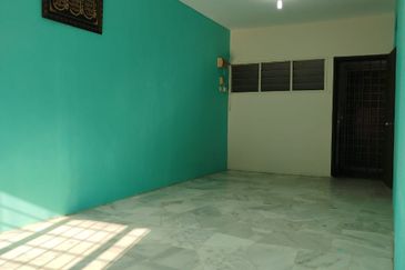 Iris Apartment, Taman Saujana Utama