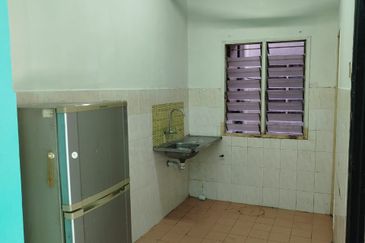 Iris Apartment, Taman Saujana Utama