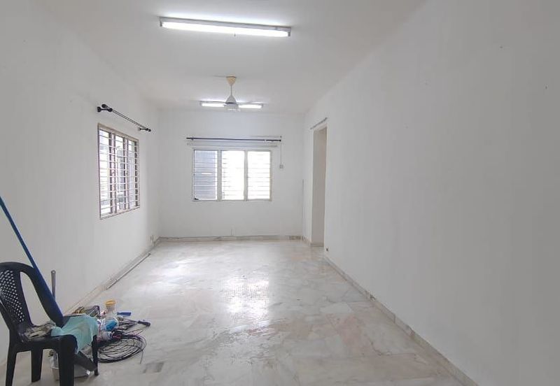 Lily Apartment, Taman Saujana Utama