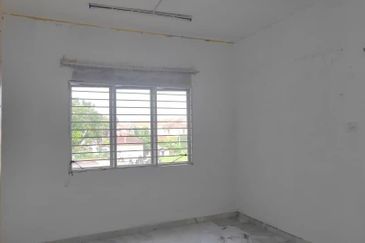 Lily Apartment, Taman Saujana Utama