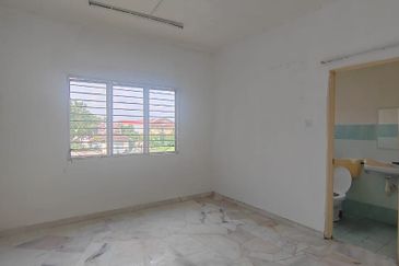 Lily Apartment, Taman Saujana Utama