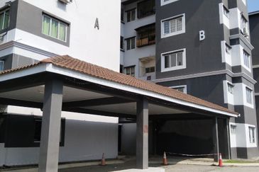 Lily Apartment, Taman Saujana Utama
