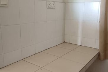 ANGGERIK COURT APARTMENT (PUTRA NILAI)