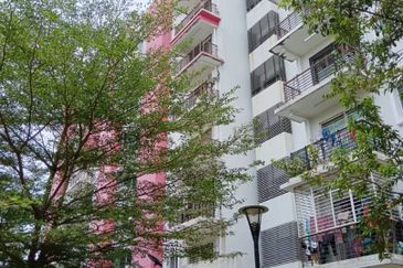 ANGGERIK COURT APARTMENT (PUTRA NILAI)
