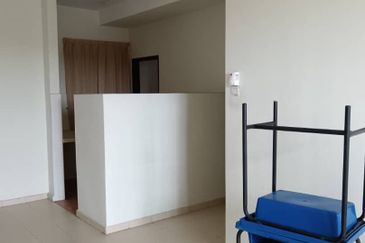 ANGGERIK COURT APARTMENT (PUTRA NILAI)