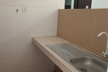 ANGGERIK COURT APARTMENT (PUTRA NILAI)