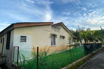 Corner Lot, Taman Chenderong Jaya, Batu Gajah, Perak