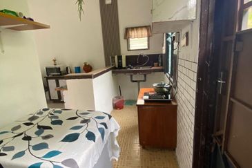 Corner Lot, Taman Chenderong Jaya, Batu Gajah, Perak