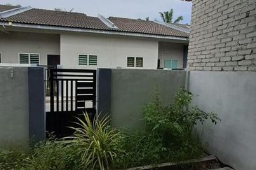 Taman Lekir Jaya, Batu 10, Lekir, Perak, Freehold