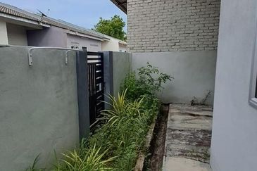 Taman Lekir Jaya, Batu 10, Lekir, Perak, Freehold