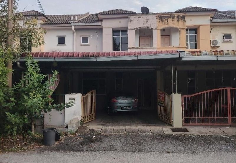 TAMAN SAUJANA, BATU GAJAH