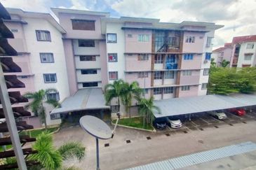 D'Camelia Court Nilai Impian