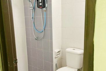 ANGGERIK COURT APARTMENT (PUTRA NILAI)