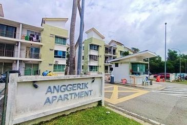 ANGGERIK COURT APARTMENT (PUTRA NILAI)