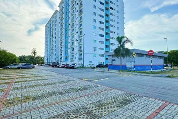 Pangsapuri Jenderam Indah