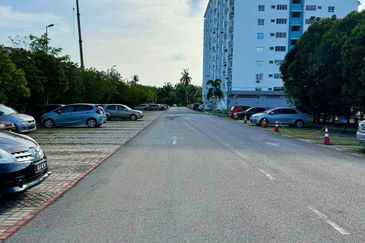 Pangsapuri Jenderam Indah