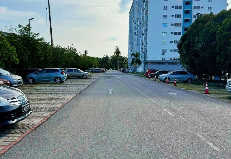 Pangsapuri Jenderam Indah